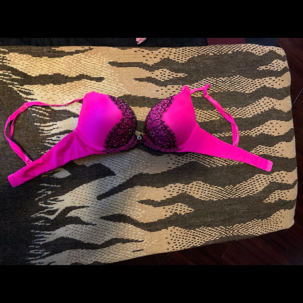 Victoria’s Secret miraculous Plunge 32 A